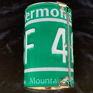 Littlearth Vermont license plate purse